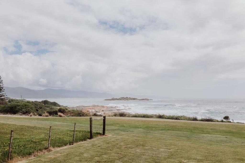 Holiday home Oceanfront - Absolute Waterfront *