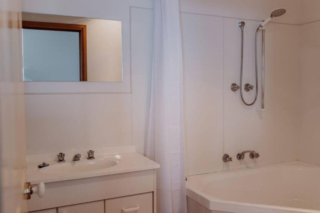 Holiday home Oceanfront - Absolute Waterfront Bicheno